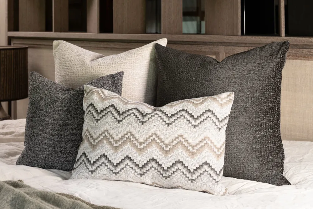 COCOmaison Sierkussens>BeautiQ - Chic kussen 60x60cm - Antraciet